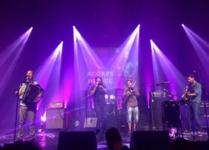 Acorps de rue pour une soirée festive